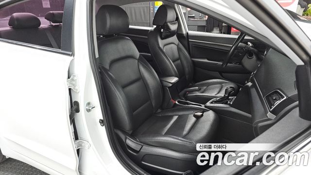 Hyundai AVANTE 2016 — photo 16