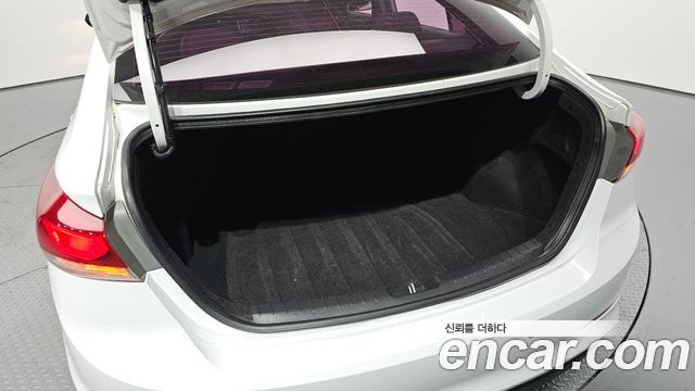 Hyundai AVANTE 2016 — photo 32