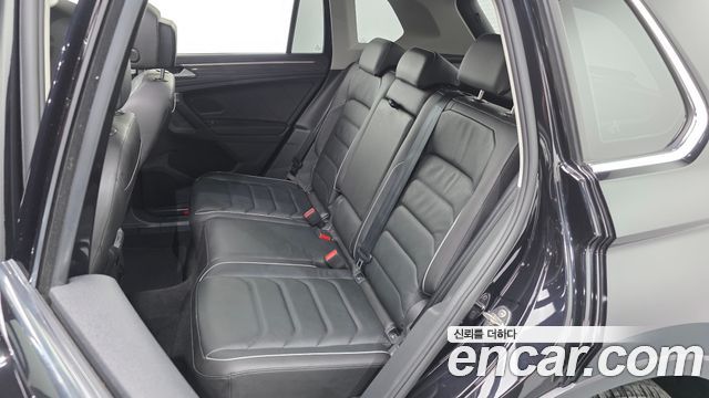 Volkswagen Tiguan 2023 — photo 11