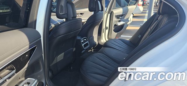 Mercedes-Benz E-Class 2024 — photo 9