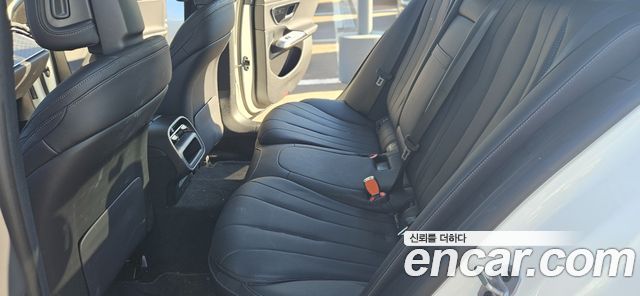 Mercedes-Benz E-Class 2024 — photo 13
