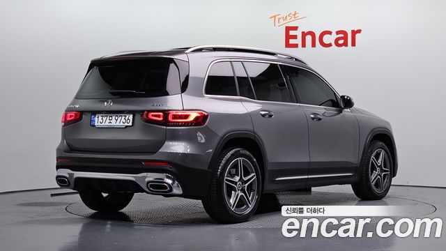 Mercedes-Benz GLB-Class 2023 — photo 2