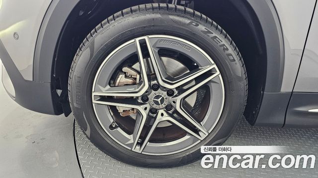Mercedes-Benz GLB-Class 2023 — photo 5