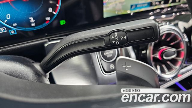 Mercedes-Benz GLB-Class 2023 — photo 12