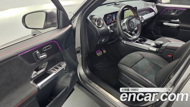 Mercedes-Benz GLB-Class 2023 — photo 13