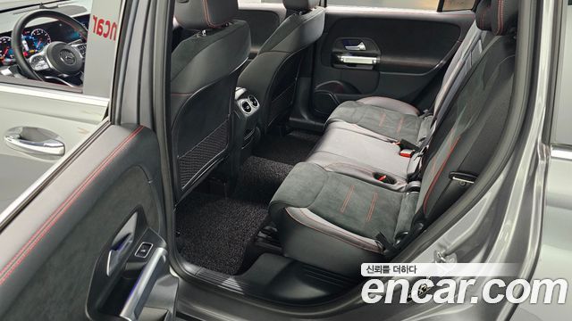 Mercedes-Benz GLB-Class 2023 — photo 17