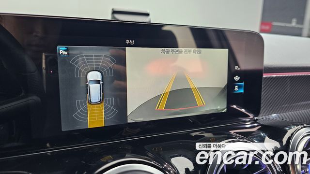 Mercedes-Benz GLB-Class 2023 — photo 21