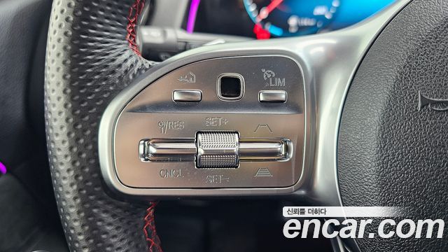 Mercedes-Benz GLB-Class 2023 — photo 22