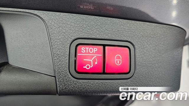 Mercedes-Benz GLB-Class 2023 — photo 24