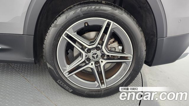 Mercedes-Benz GLB-Class 2023 — photo 7