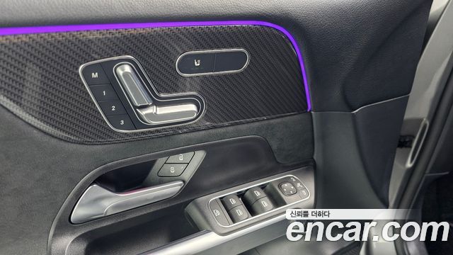 Mercedes-Benz GLB-Class 2023 — photo 14