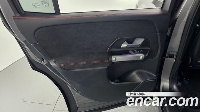 Mercedes-Benz GLB-Class 2023 — photo 15