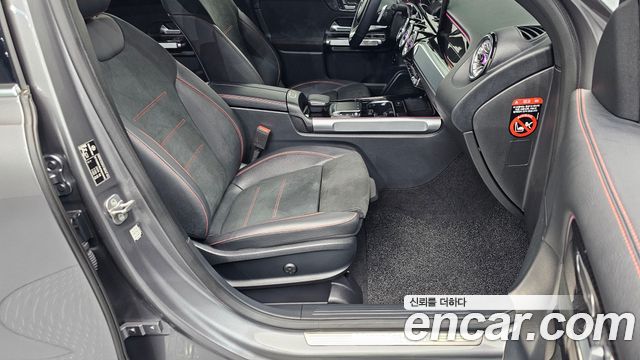 Mercedes-Benz GLB-Class 2023 — photo 16