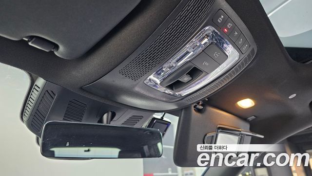 Mercedes-Benz GLB-Class 2023 — photo 28
