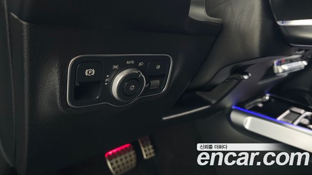 Mercedes-Benz GLB-Class 2023 — photo 30
