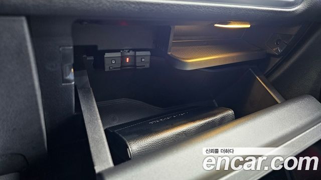 Mercedes-Benz GLB-Class 2023 — photo 31