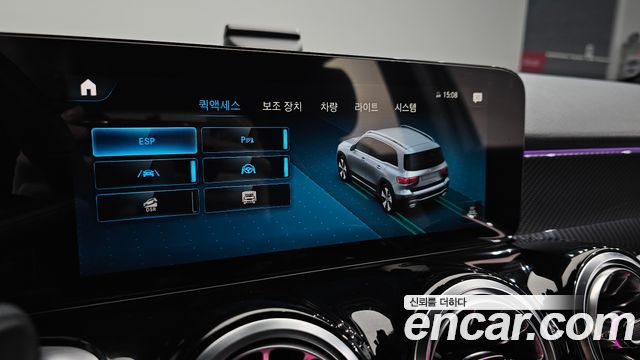 Mercedes-Benz GLB-Class 2023 — photo 32