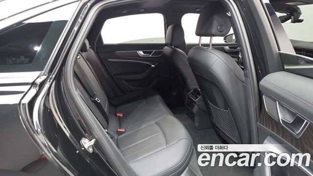 Audi A6 2022 — photo 17
