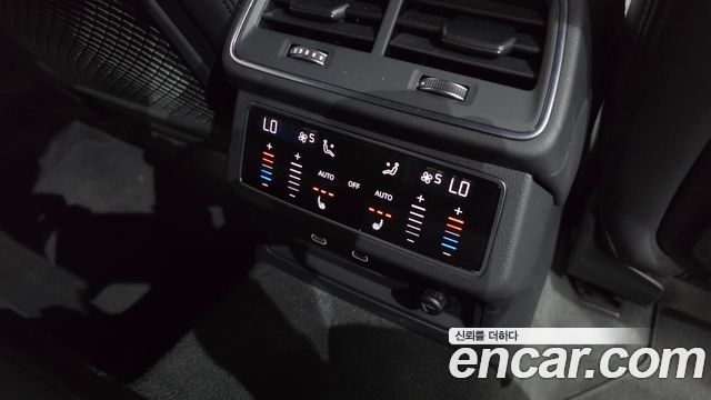 Audi A6 2022 — photo 31