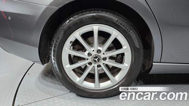 Mercedes-Benz A-Class 2020 — photo 5