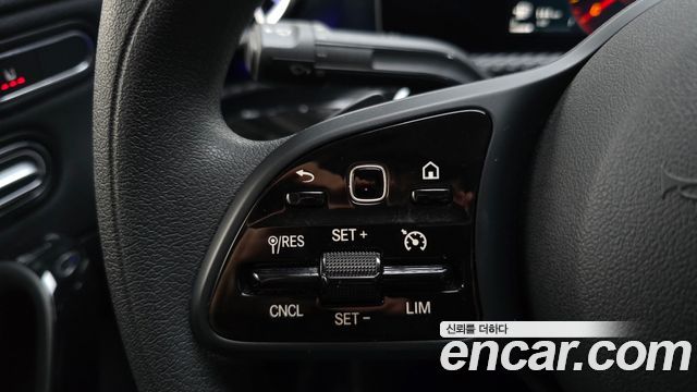 Mercedes-Benz A-Class 2020 — photo 23