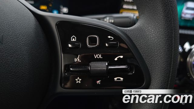 Mercedes-Benz A-Class 2020 — photo 24