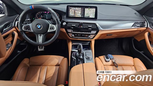 BMW 5-Series 2022 — photo 10