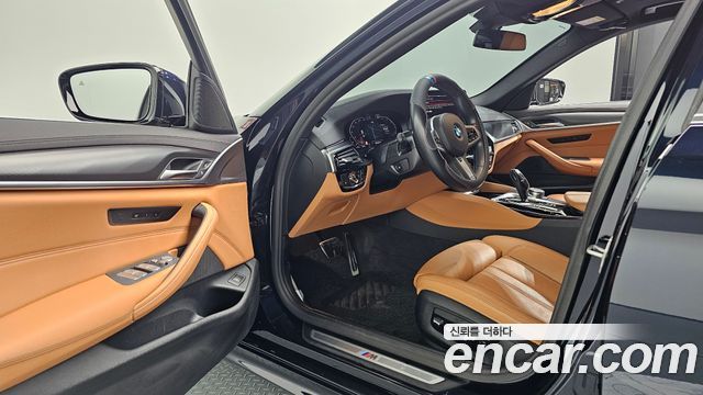 BMW 5-Series 2022 — photo 13