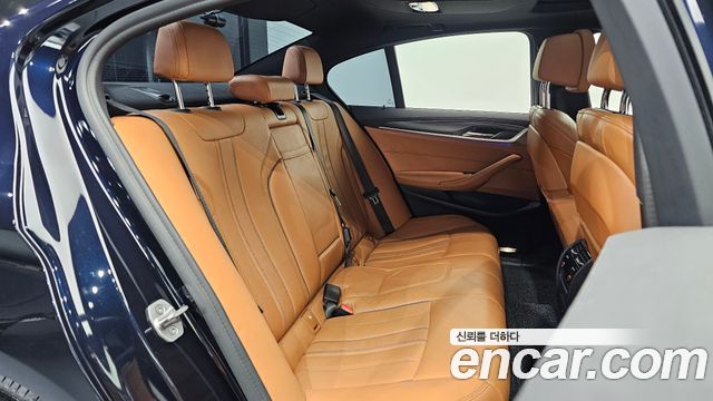 BMW 5-Series 2022 — photo 17