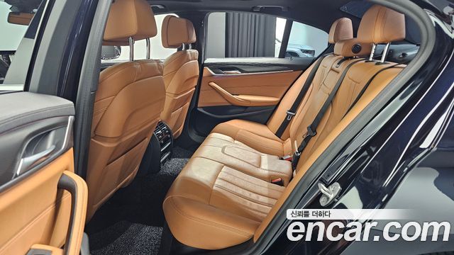 BMW 5-Series 2022 — photo 18