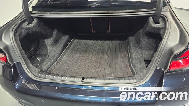 BMW 5-Series 2022 — photo 25