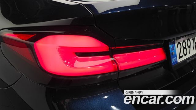 BMW 5-Series 2022 — photo 9