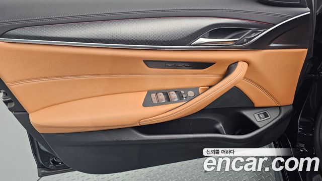 BMW 5-Series 2022 — photo 14