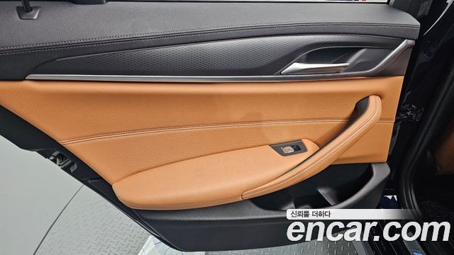 BMW 5-Series 2022 — photo 15