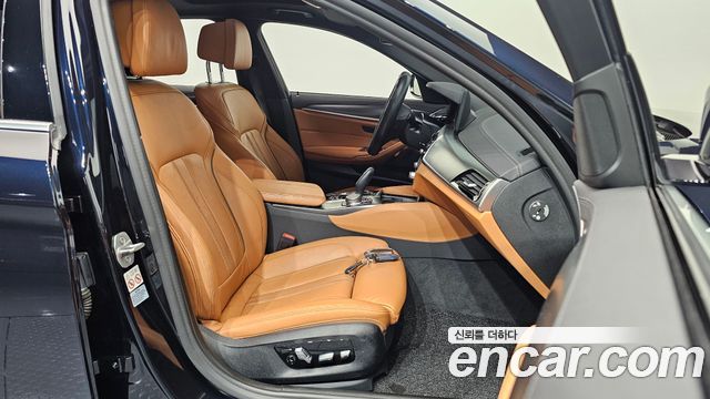 BMW 5-Series 2022 — photo 16
