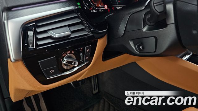BMW 5-Series 2022 — photo 27
