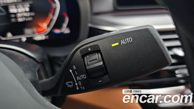 BMW 5-Series 2022 — photo 28