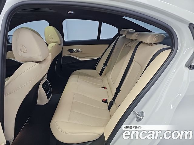 BMW 3-Series 2024 — photo 12