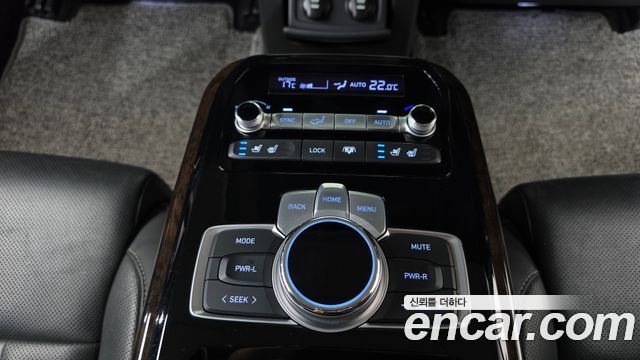 Genesis G90 2019 — photo 35