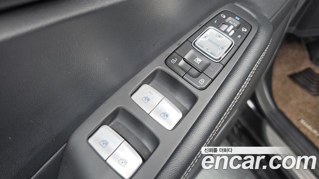 Genesis G90 2019 — photo 36