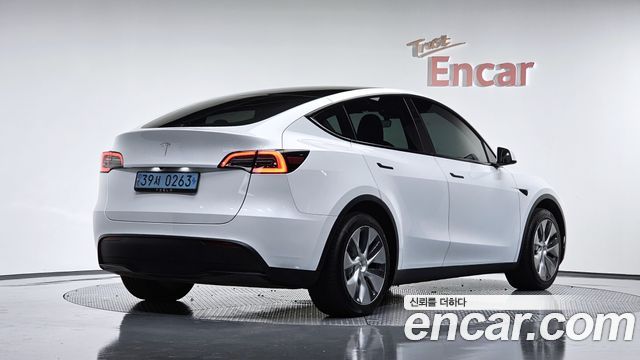 Tesla Model Y 2024 — photo 2