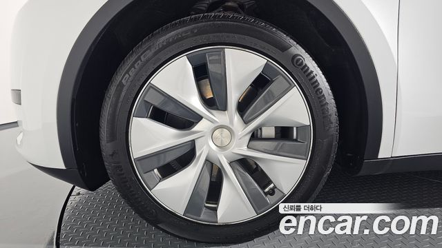 Tesla Model Y 2024 — photo 5