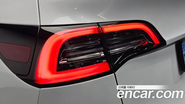 Tesla Model Y 2024 — photo 9