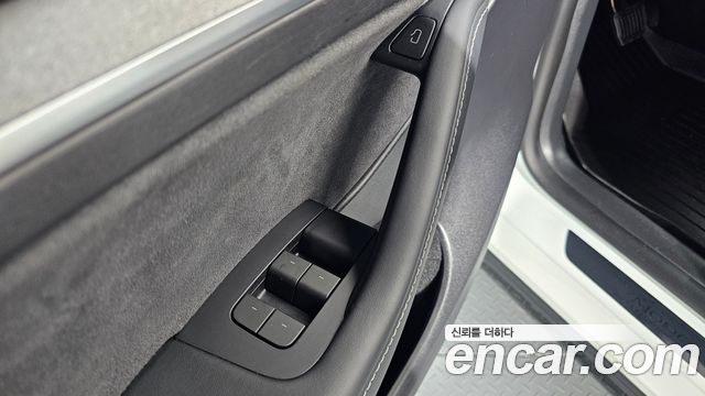 Tesla Model Y 2024 — photo 27