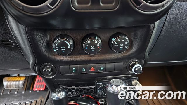 Jeep Wrangler 2017 — photo 15