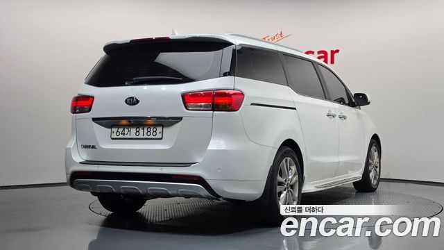 Kia Canival 2015 — photo 2