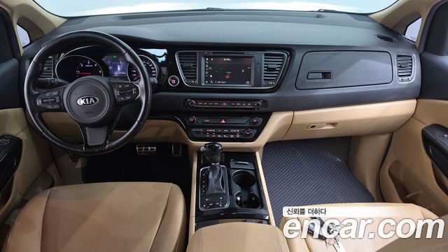 Kia Canival 2015 — photo 10