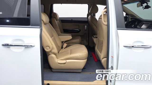 Kia Canival 2015 — photo 17