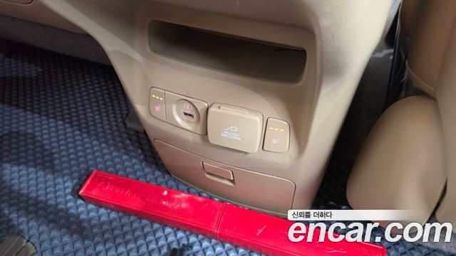 Kia Canival 2015 — photo 18
