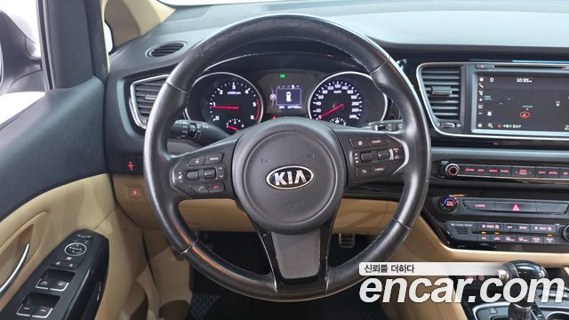 Kia Canival 2015 — photo 20